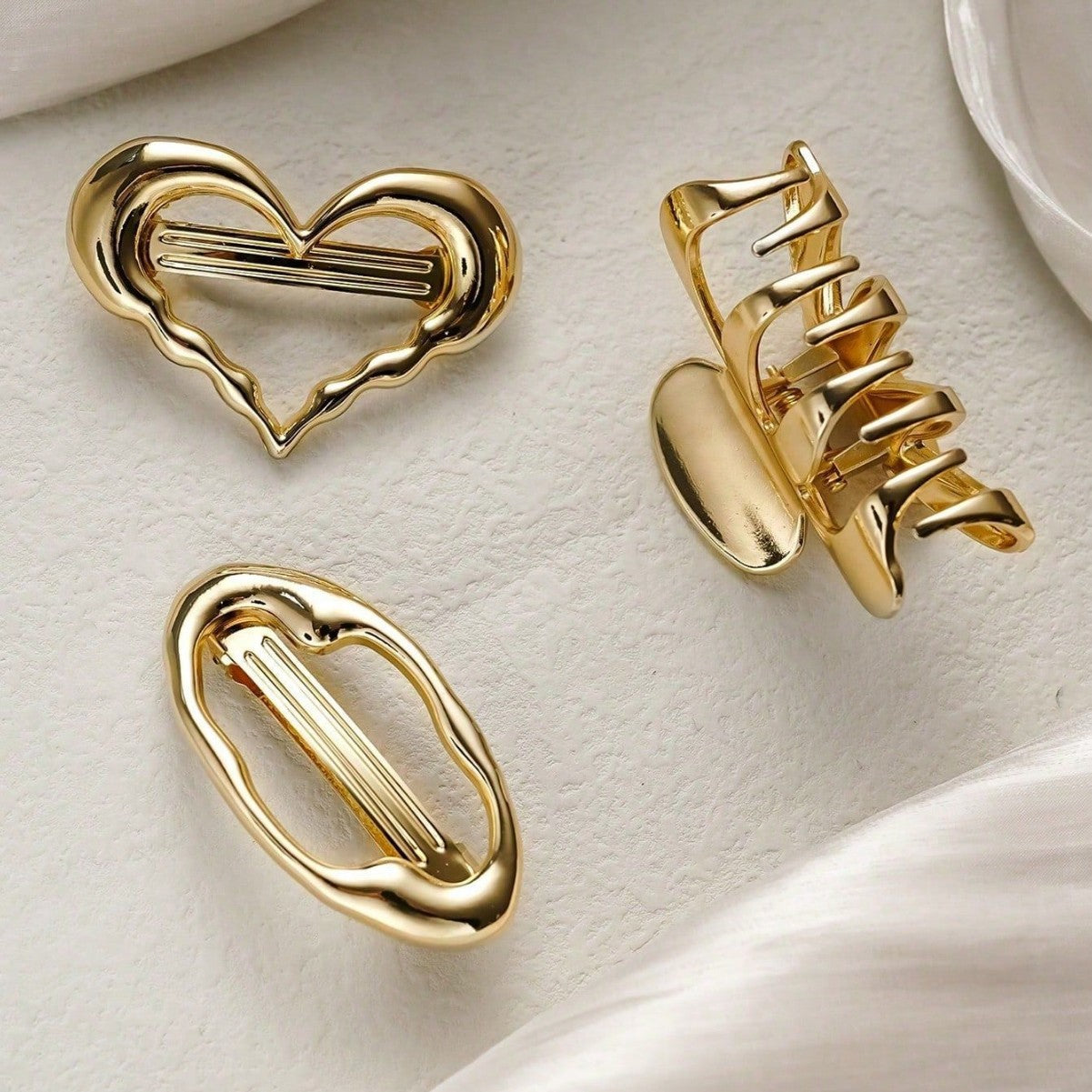 Trendy Hollow Out Heart Metal Hair Claw 8ZA6HCP270L