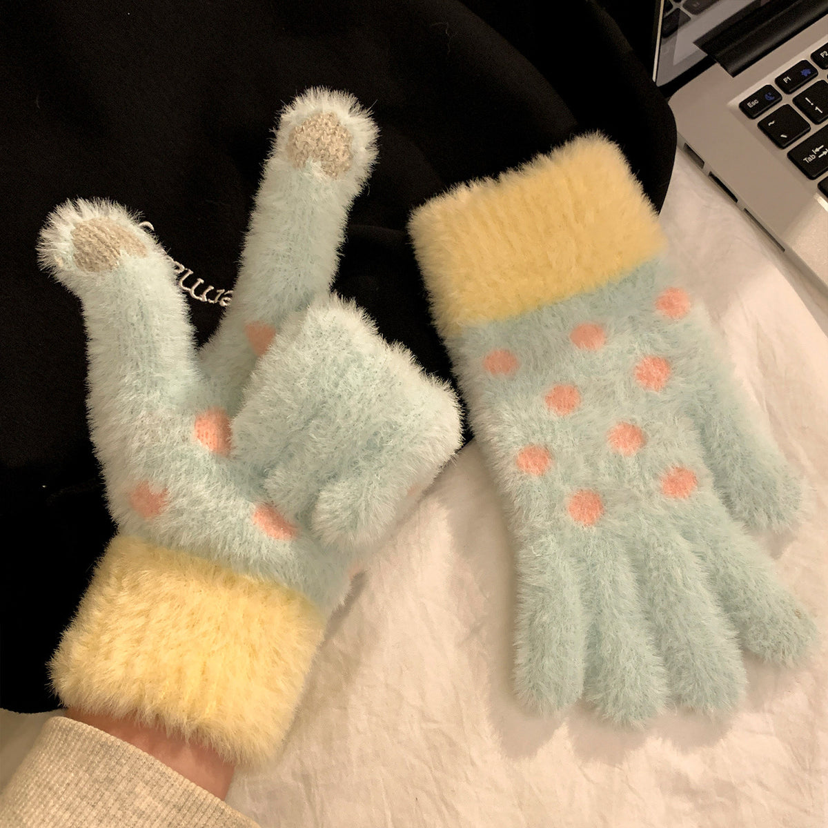 Polka Dot Knit Gloves - DippedShop Wholesale - #3187