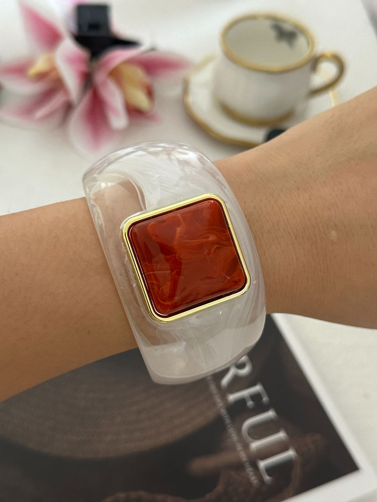 Chunky Oval Resin Wide Bangle Bracelet 6W6JBR606