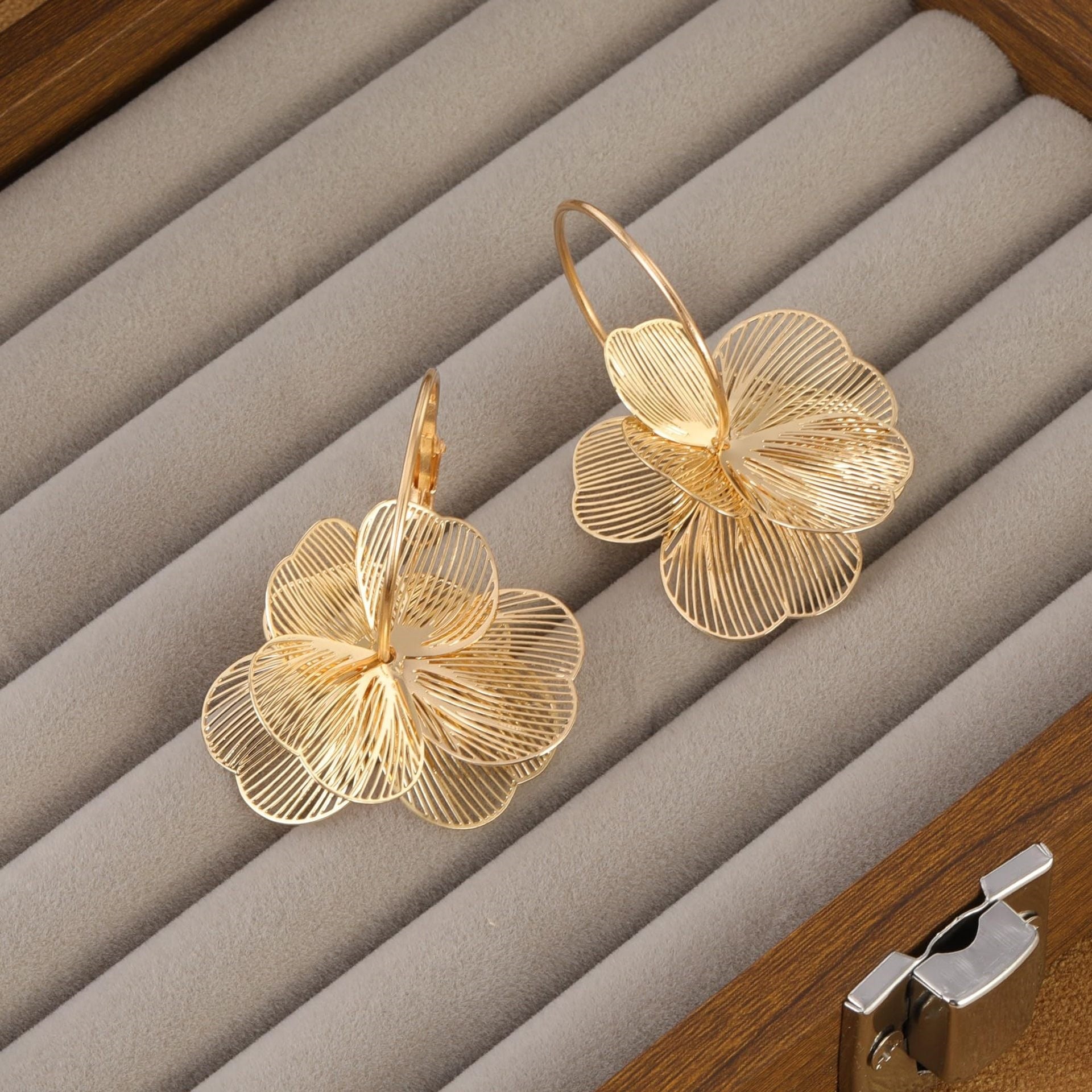 Fashion Gold Plated Floral Dangle Hoop Earrings 6W6JER587