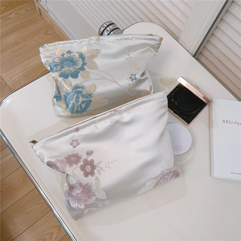Chic Floral Jacquard Makeup Bag DP25E853