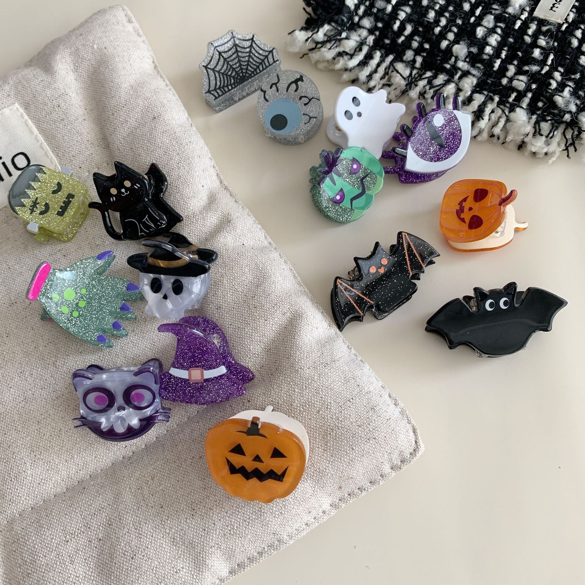 Quirky Halloween Ghost Pumpkin Mini Hair Claw 6W6HCP1322