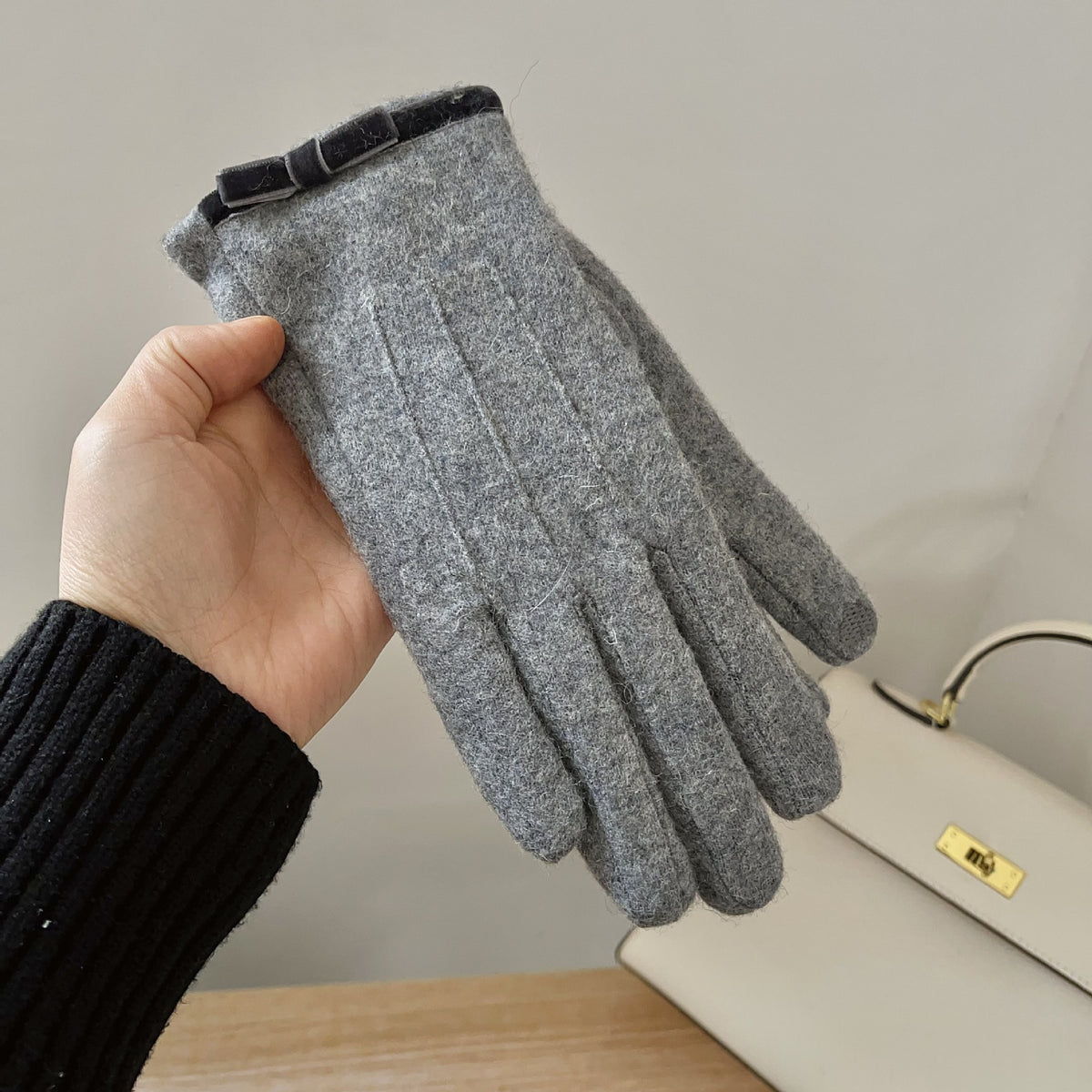 Bowknot Plush Touchscreen Gloves - DippedShop Wholesale - #8611