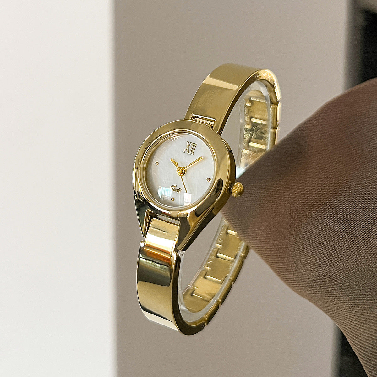Minimalist Gold Analog Quartz Wrist Watch MK2SSAS6W6JWA14