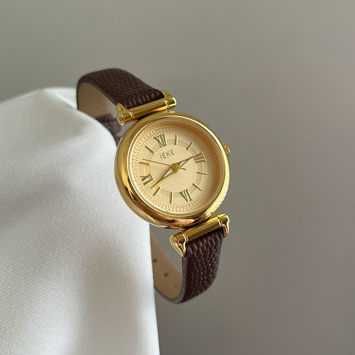 Minimalist Round Quartz Watch - DippedShop Wholesale - #6419