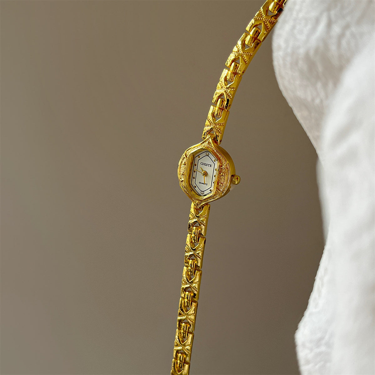 Retro Rhinestone Wrist Watch - DippedShop Wholesale - #8979