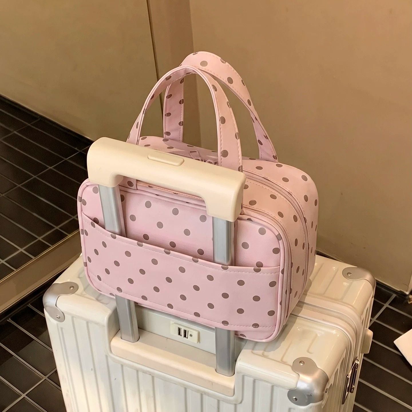 Cute Polka Dots Large Capacity Makeup Bag MK2BW6S10BOB98