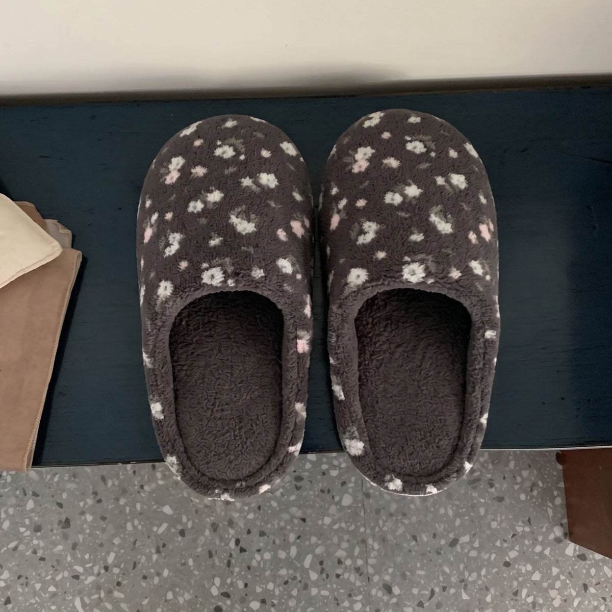 Trendy Polka Dots Soft Plush Indoor Slippers 6W8FSP232