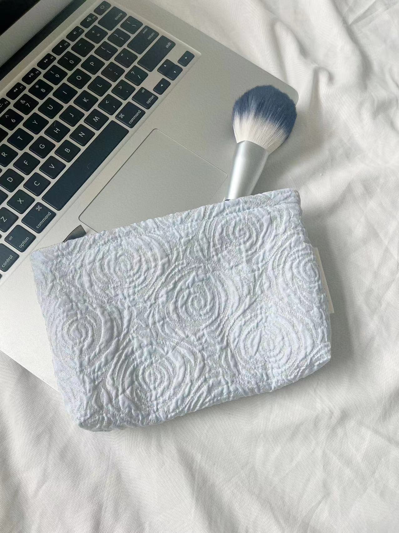 Minimalist Rose Embossed Travel Makeup Bag MK2BW6W10BOB407