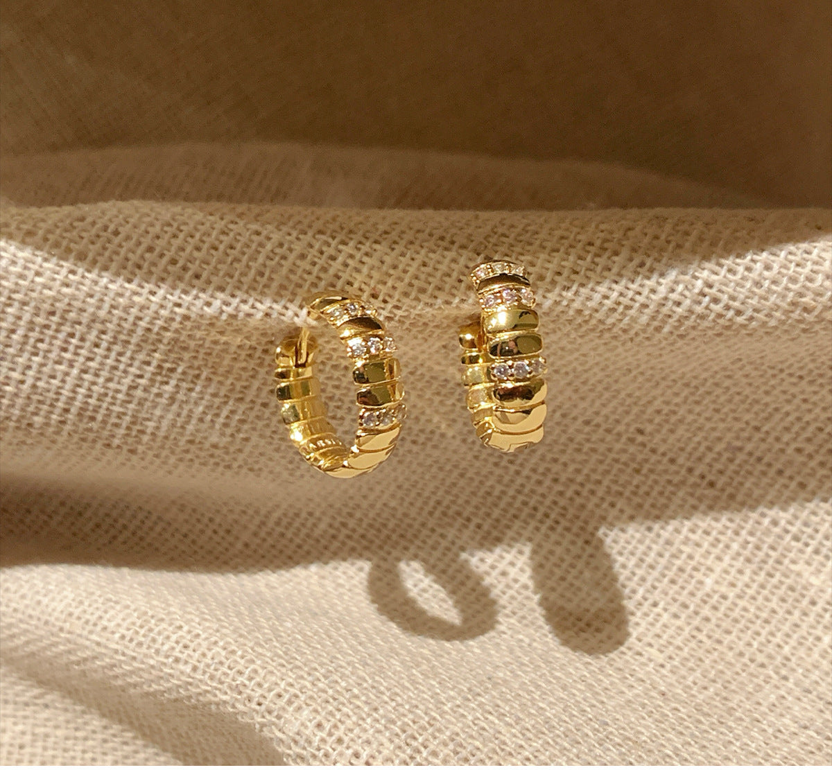 Stylish Snake-bone Rhinestones Hoop Earring 6W6JER584