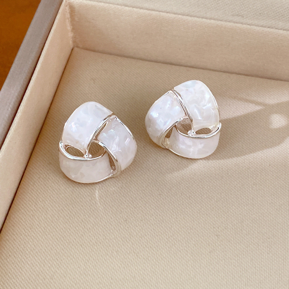 Minimalist Interlocking Geometric Stud Earrings 6W6JER827