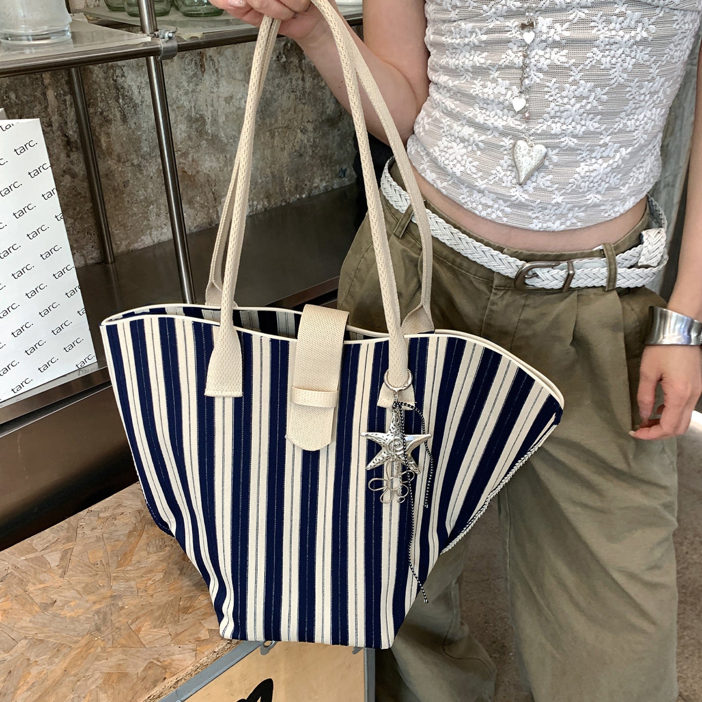 Minimalist Striped Large Capacity Tote Bag 6W10BBG1368