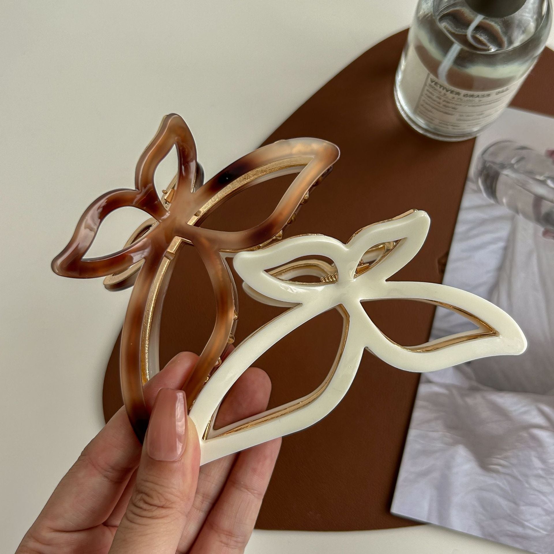 Elegant Butterfly Large Strong Hold Hair Claw MK2PPM6W6HCP358