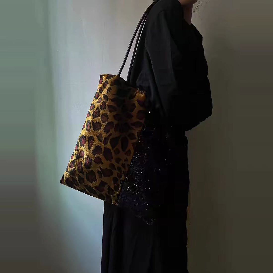 Retro Leopard Print Sequins Shoulder Bag DP25G633