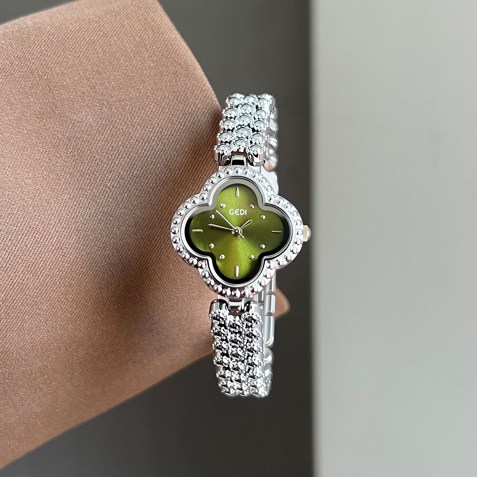Trendy Lucky Clover Rhinestone Bracelet Quartz Watch MK2SSAS6W6JWA04
