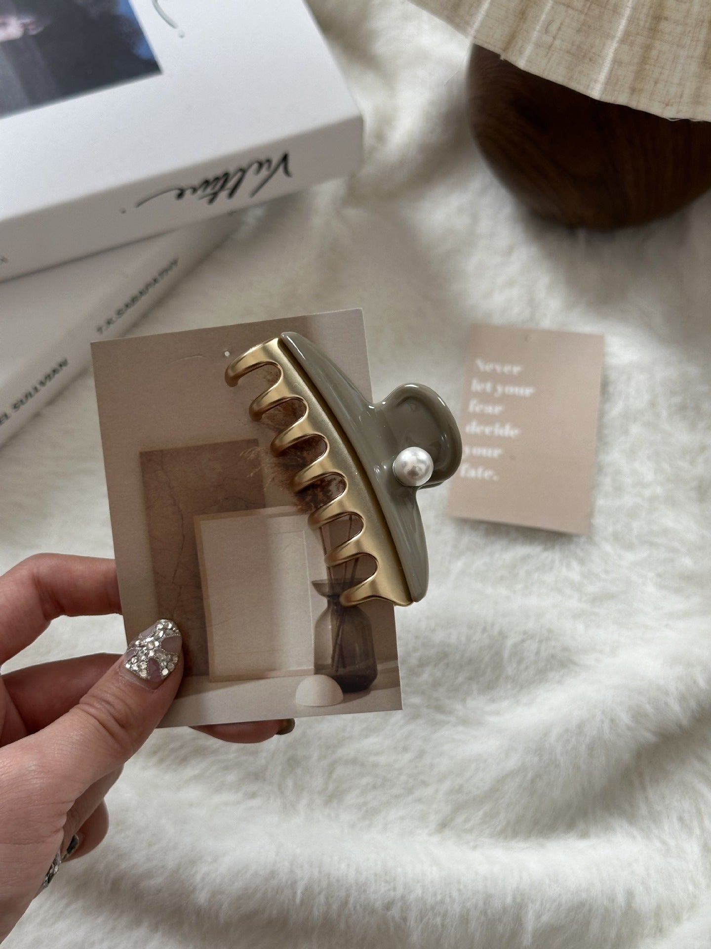 Elegant Pearl Color Block Acetate Hair Claw 8AS6HCP291L
