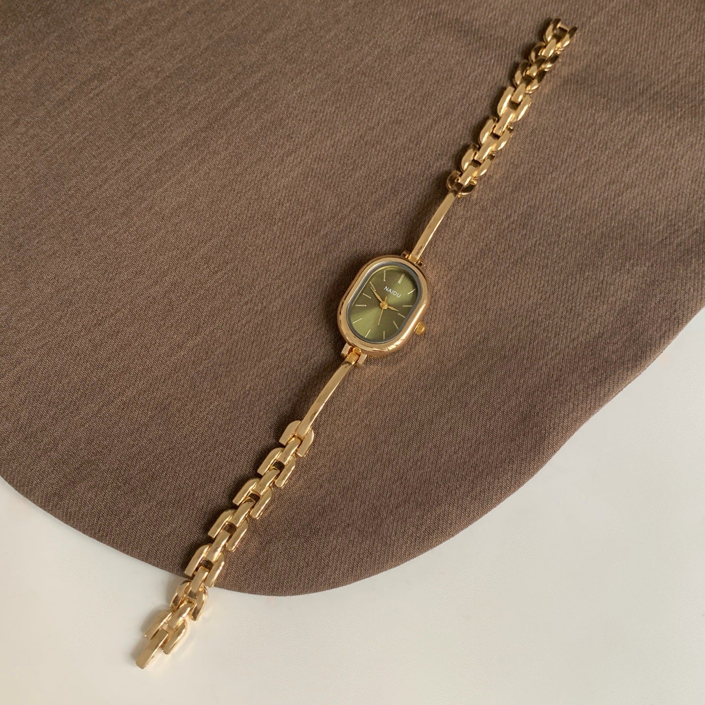 Oval Dial Bracelet Watch - DippedShop Wholesale - #7827