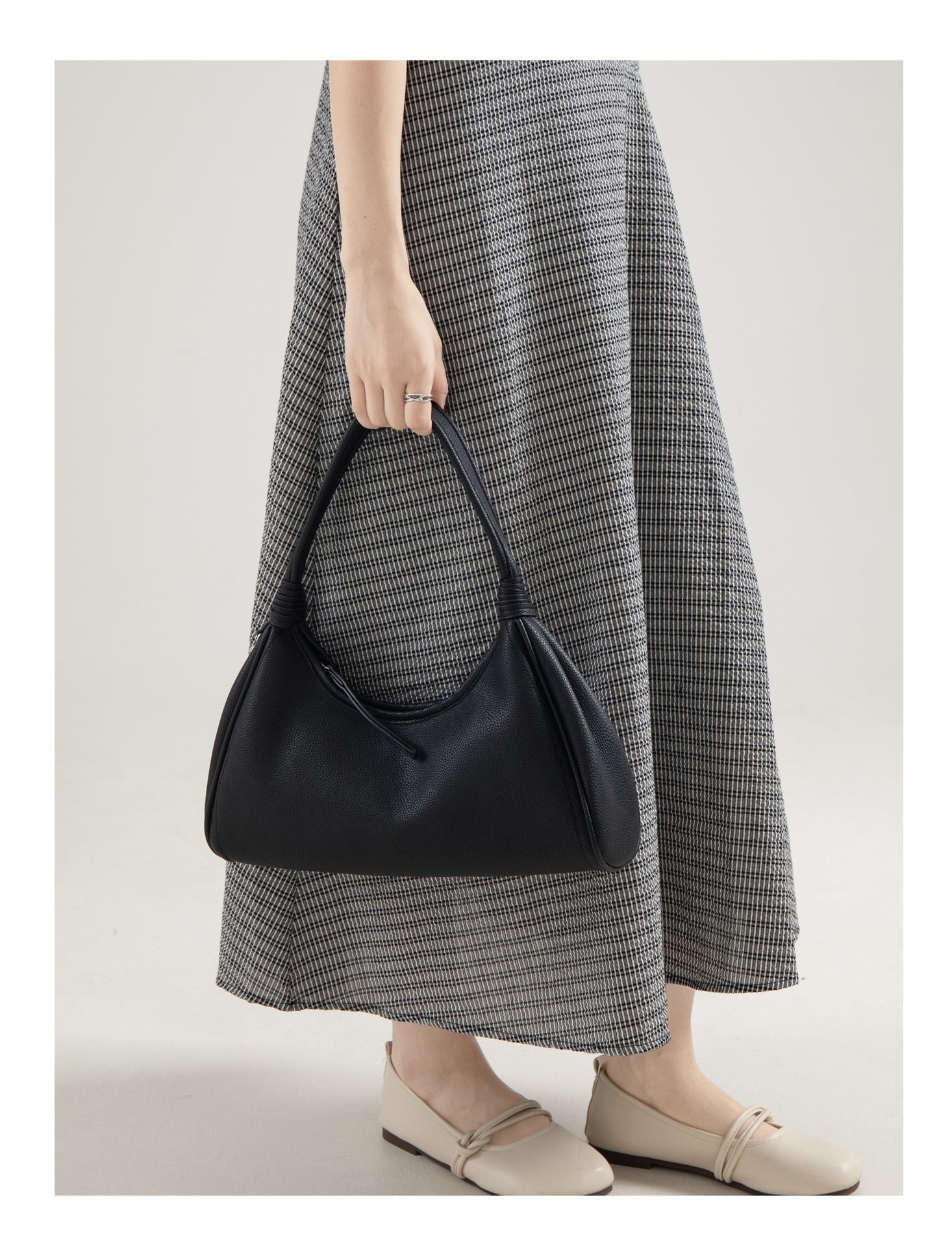 Minimalist Solid Color Knot PU Underarm Bag 6W10BBG1382