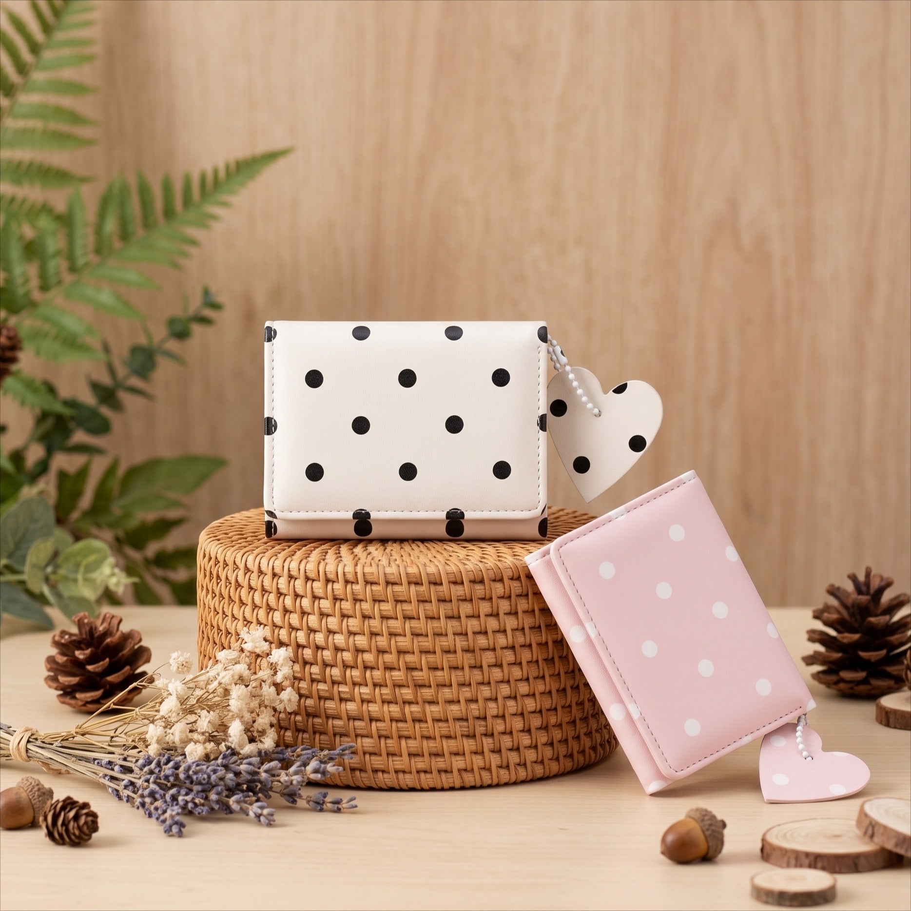 Minimalist Polka Dots Heart Charm Trifold Wallet 6S10BWB97