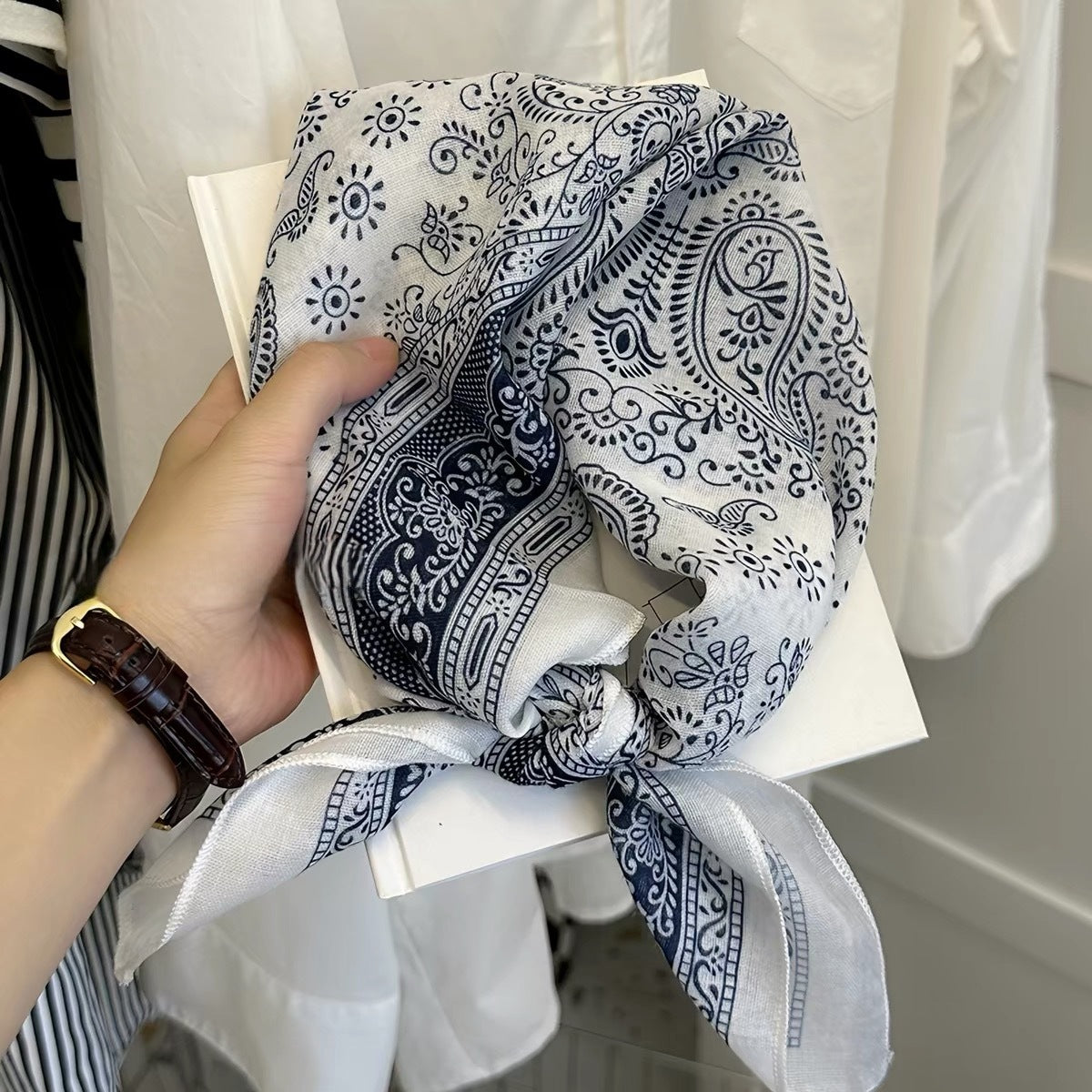 Retro Cashew Print Lightweight Silk Scarf 6W6NSI265
