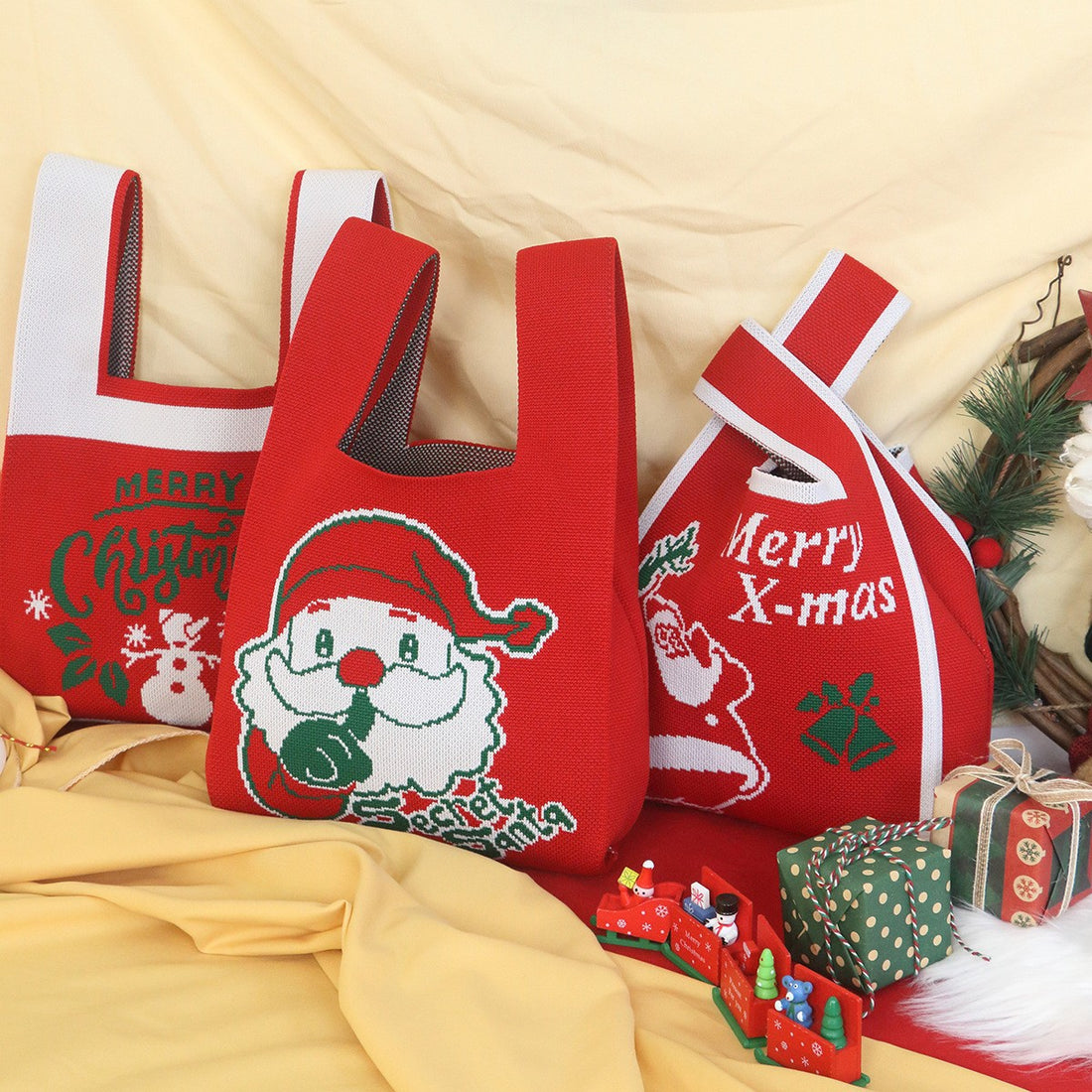 Merry Christmas Wristlet Knit Gift Bag DP25H501