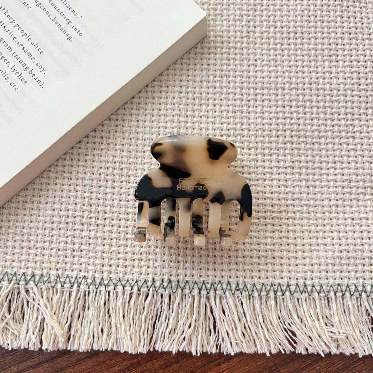 Retro Leopard Tortoise Shell Mini Hair Claw 6W6HCP1634
