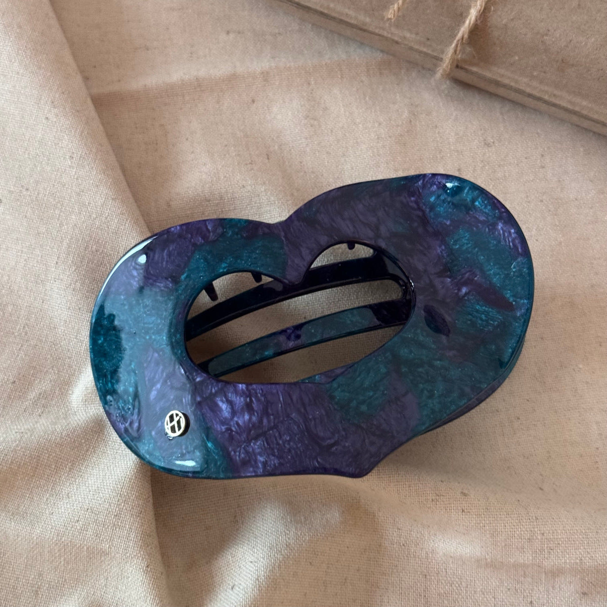 Hollow Heart Hair Claws - DippedShop Wholesale - #9587