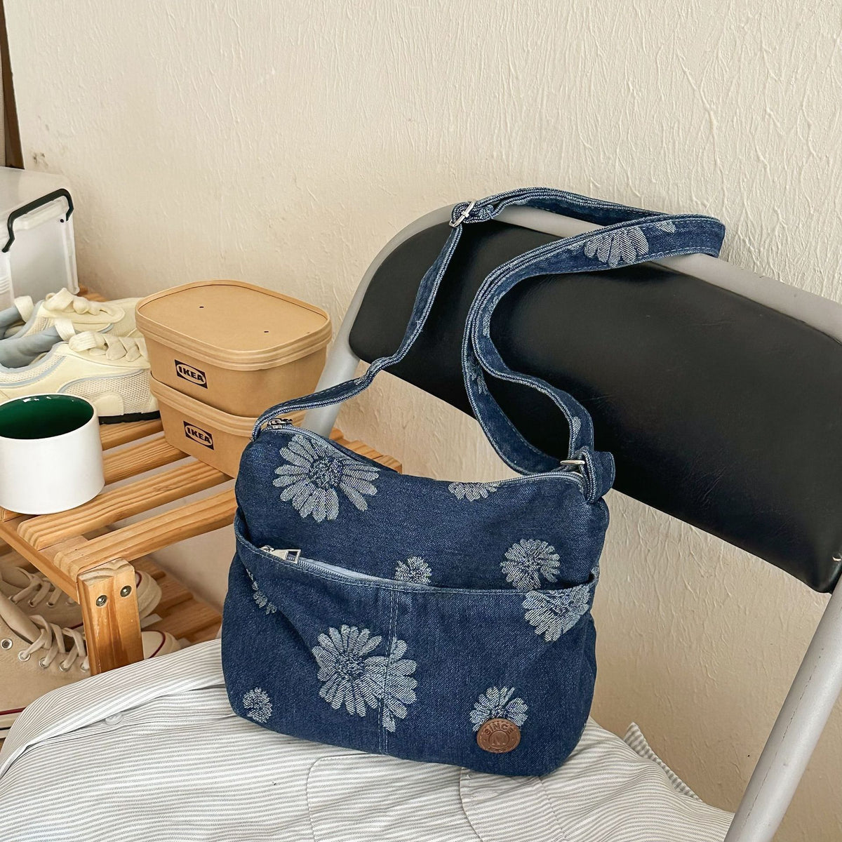 Vintage Daisy Print Denim Shoulder Crossbody Bag 6W10BBG2371