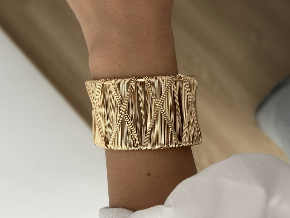 Stylish Bold Gold Plated Wide Open Cuff Bracelet 6W6JBR607