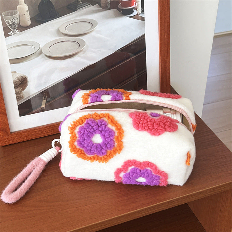 Sweet Plush Heart Large Capacity Cosmetic Bag 6S5CO114