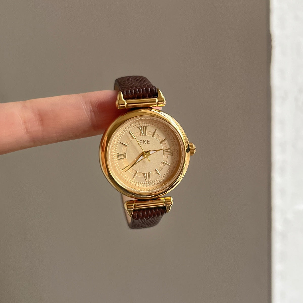 Minimalist Round Quartz Watch - DippedShop Wholesale - #1955