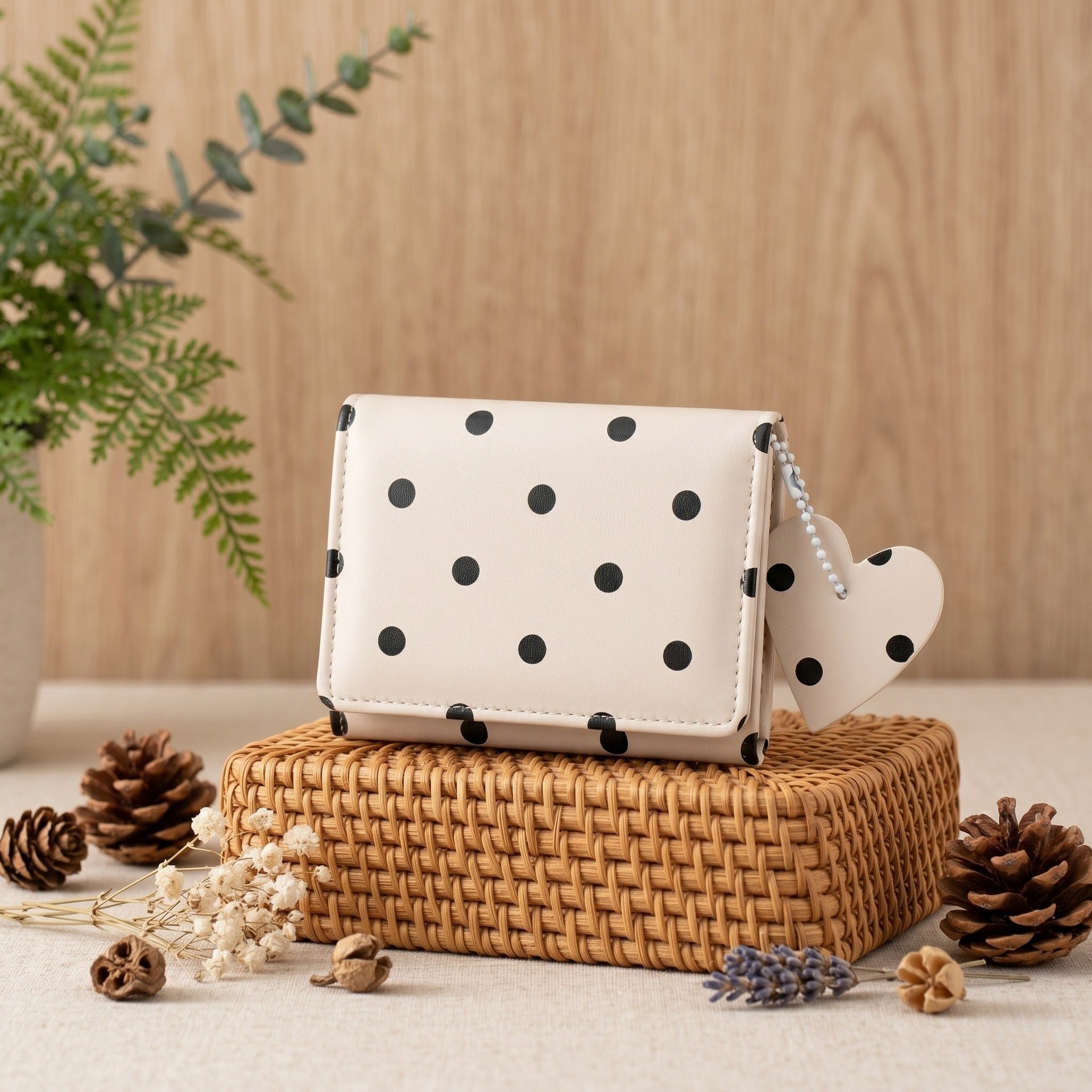 Minimalist Polka Dots Heart Charm Trifold Wallet 6S10BWB97