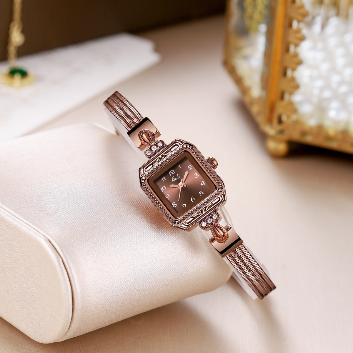 Retro Gold Rhinestone Quartz Bangle Wrist Watch MK2SSAS6W6JWA09