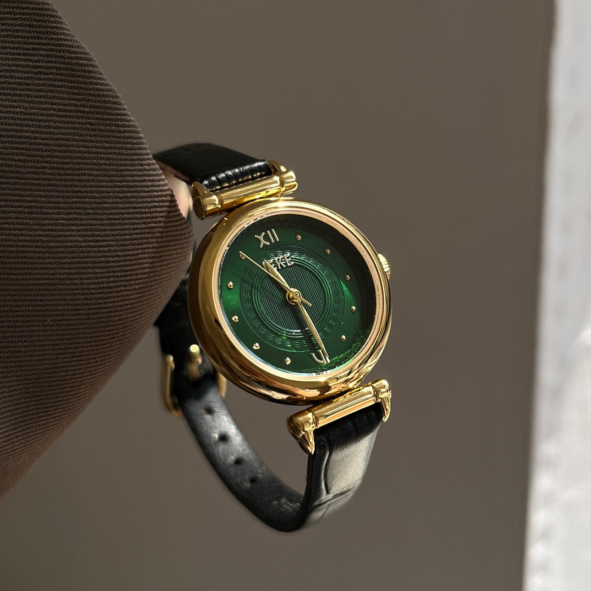 Vintage Leather Quartz Watch - DippedShop Wholesale - #2227