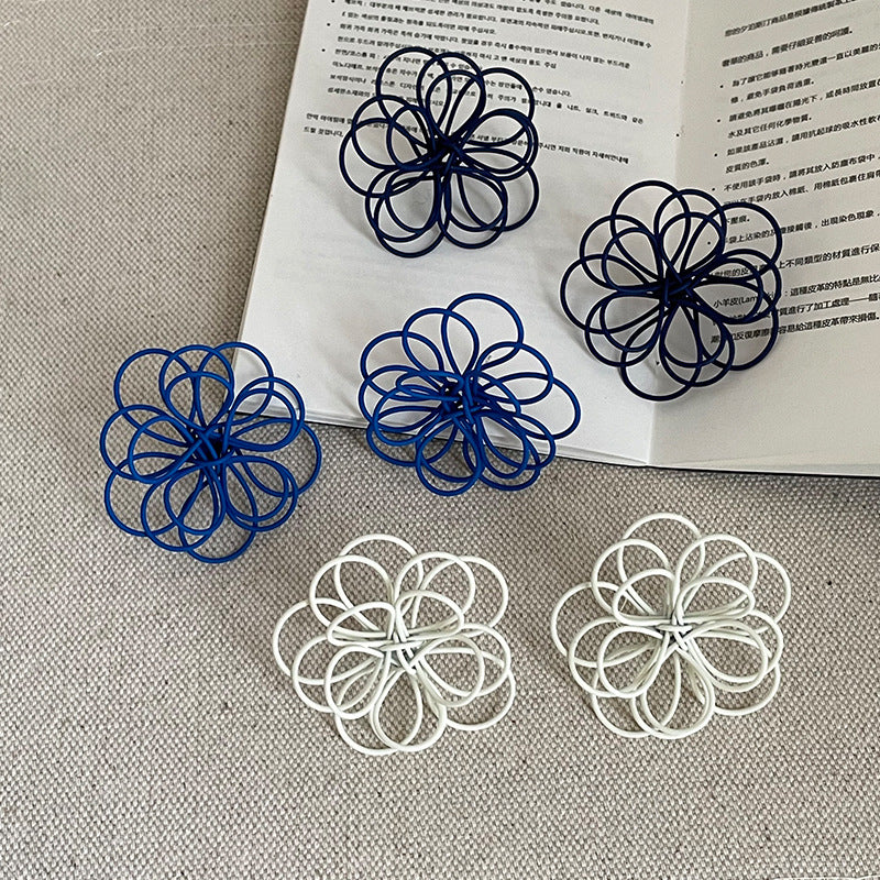 Hollow Line Floral Stud Earrings - DippedShop Wholesale - #0275