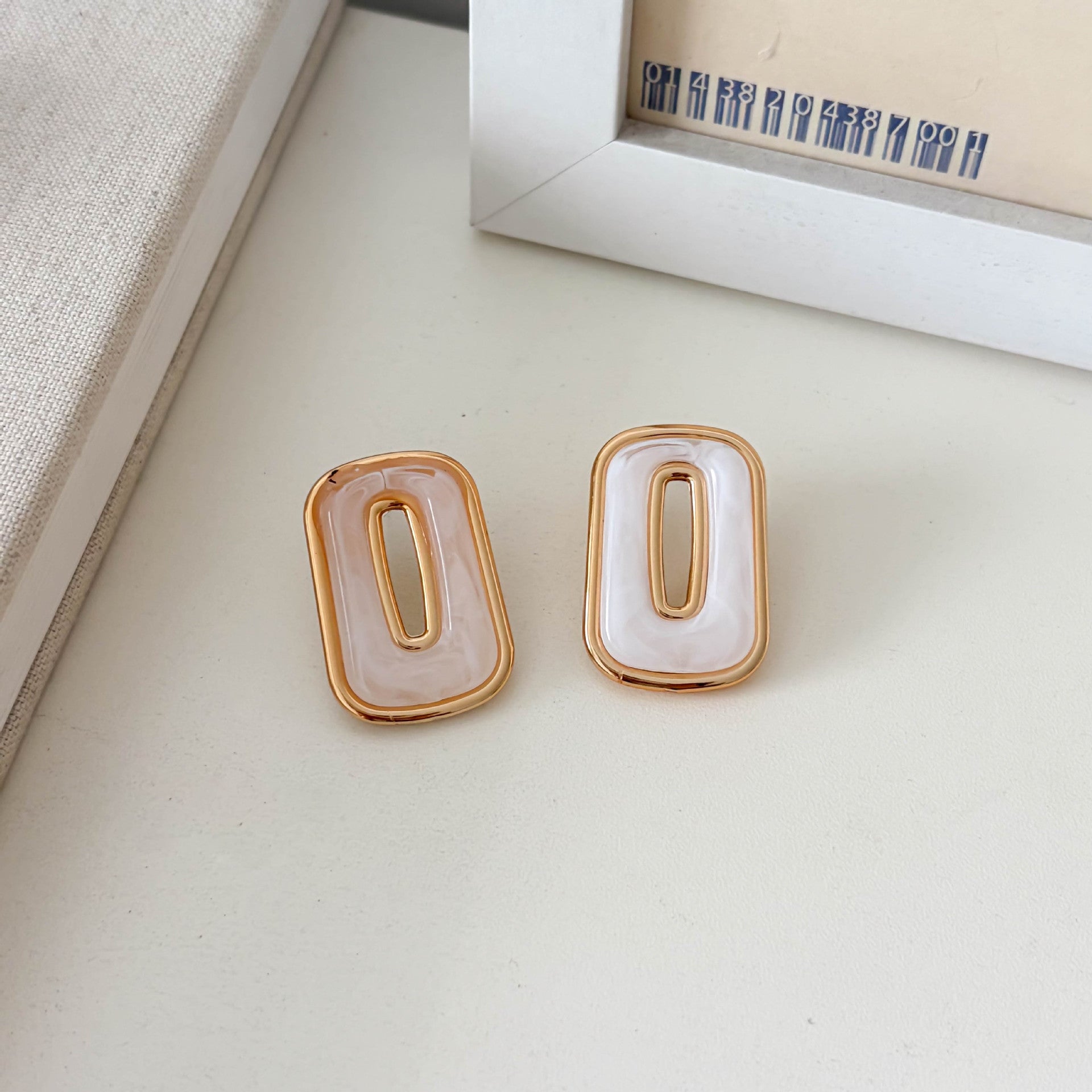 Stylish Hollow Out Rectangle Acrylic Drop Earrings 6W6JER615