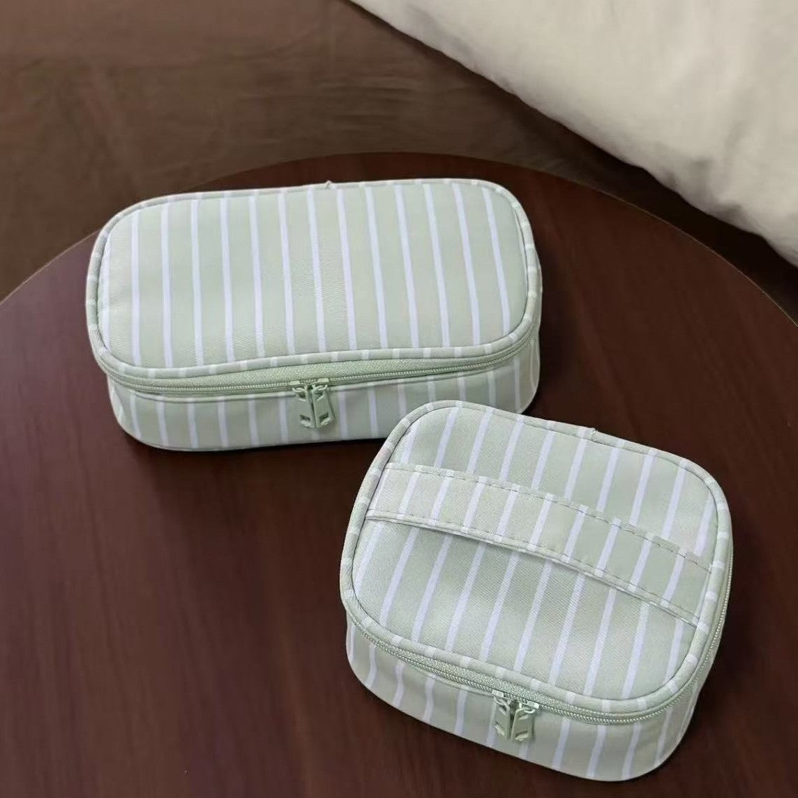 Stylish Color Block Striped Portable Makeup Bag MK2BW6S10BOB72