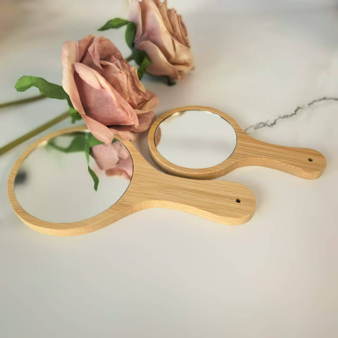 Minimalist Handheld Makeup Mirror MK2PPFN6CT5MR33