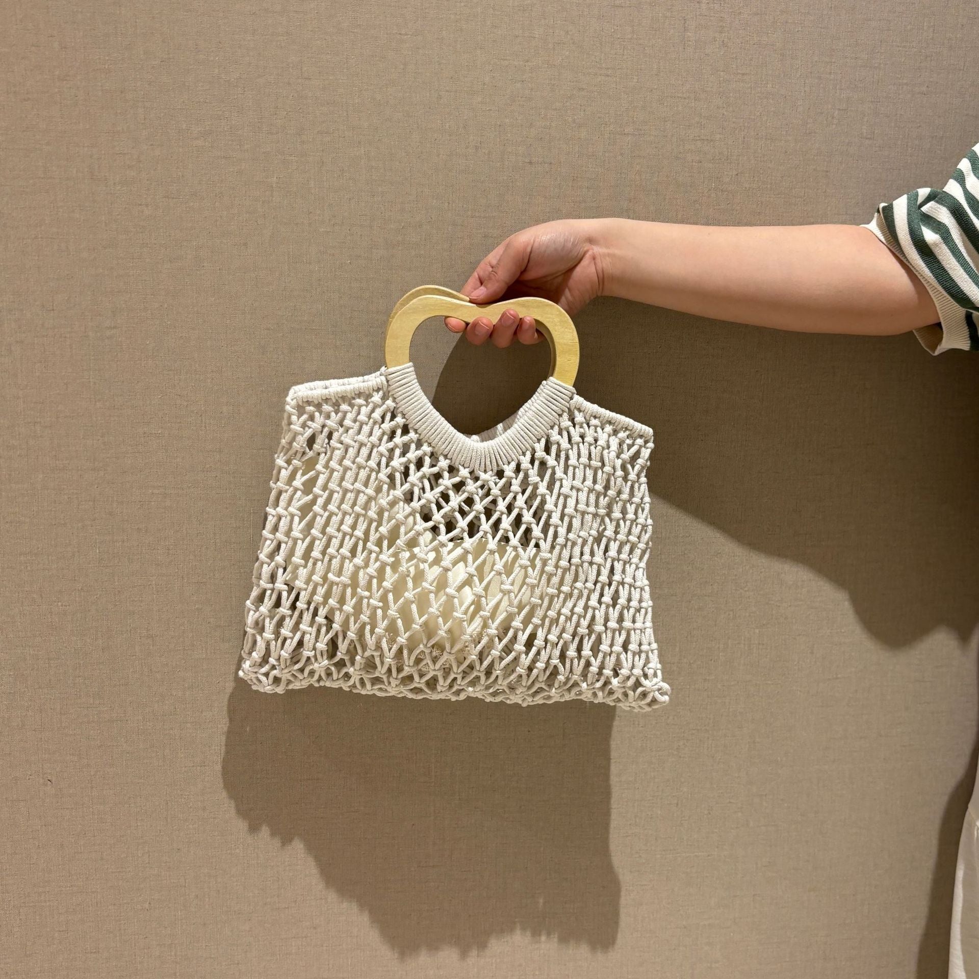 Casual Holow Out Heart Handle Beach Handbag 8CW6BBG501T
