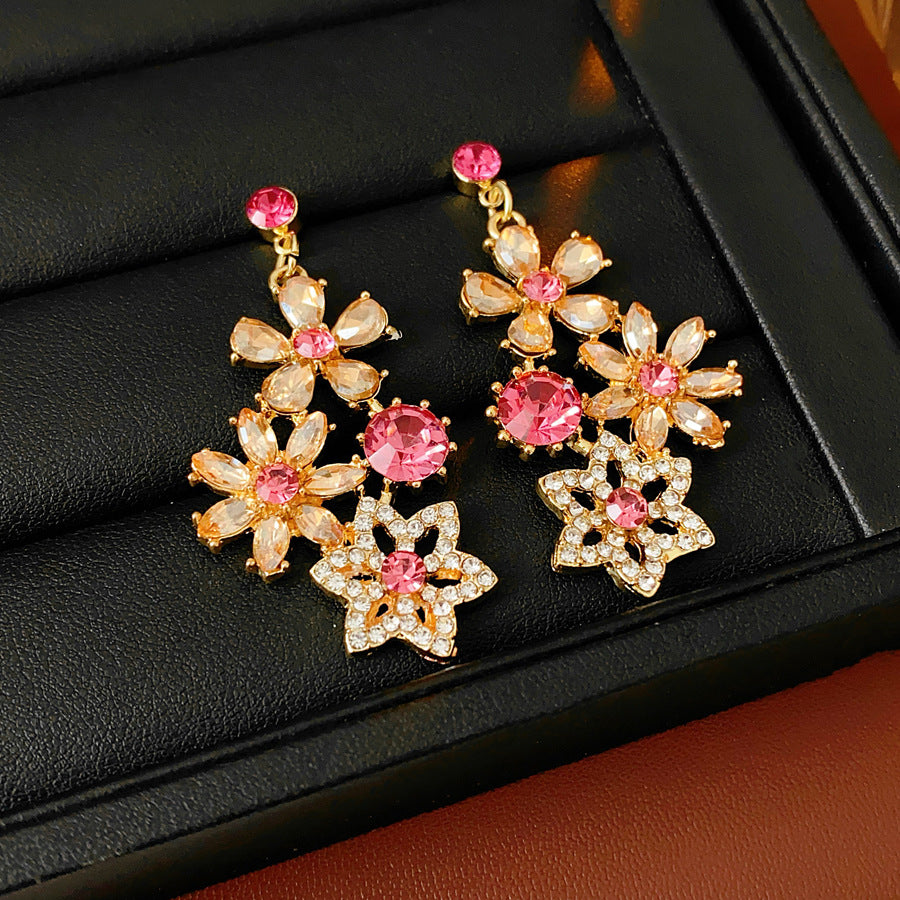 Exaggerated Rhinestone Floral Pendant Necklace 6W6JNC917