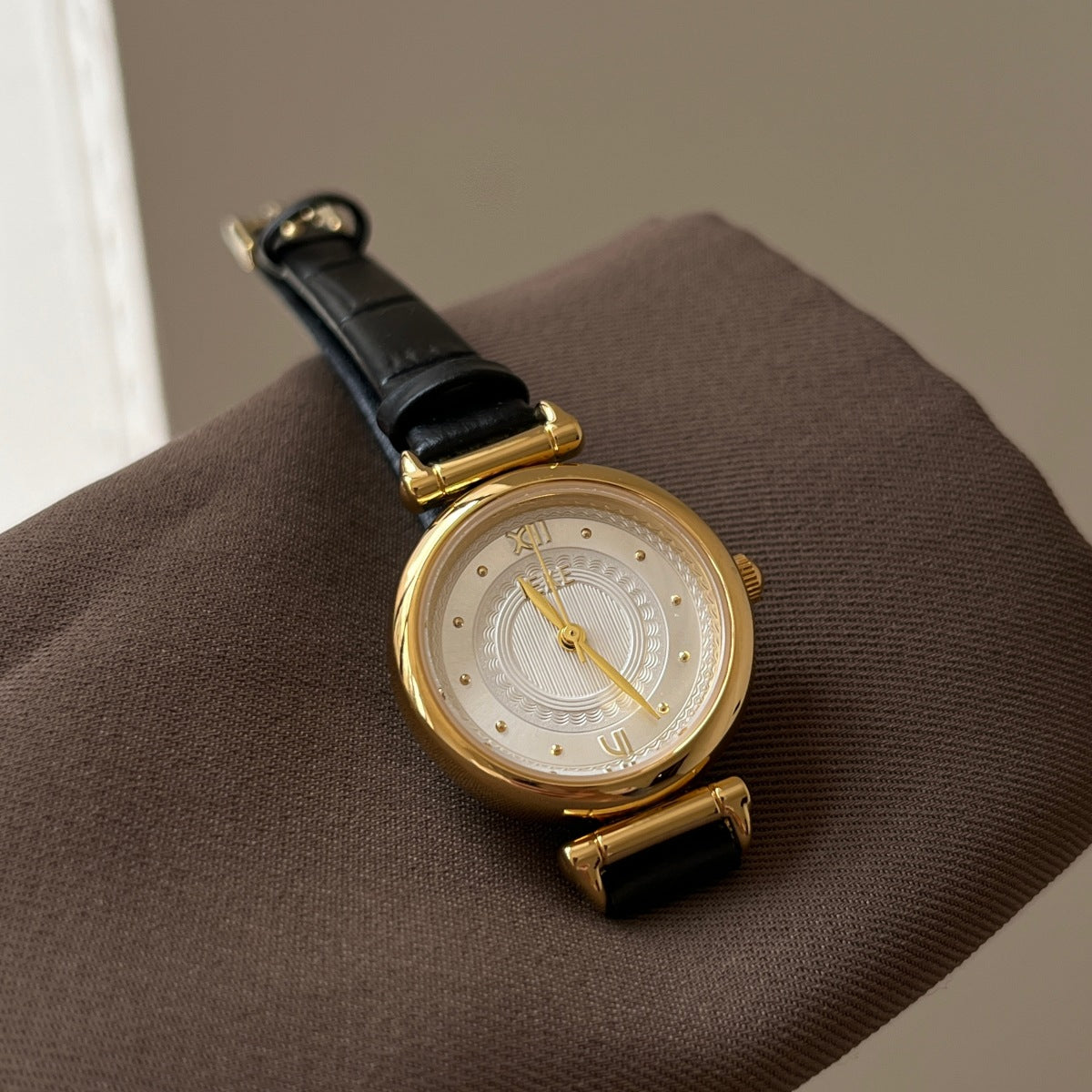 Vintage Leather Quartz Watch - DippedShop Wholesale - #7763