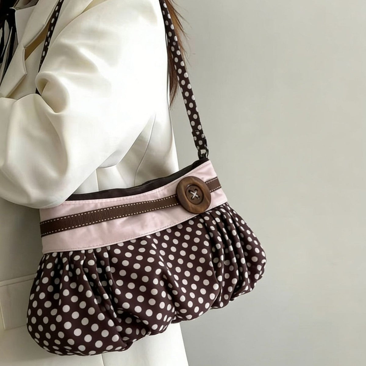 Retro Polka Dots Ruffled Underarm Bag 6W10BBG1315