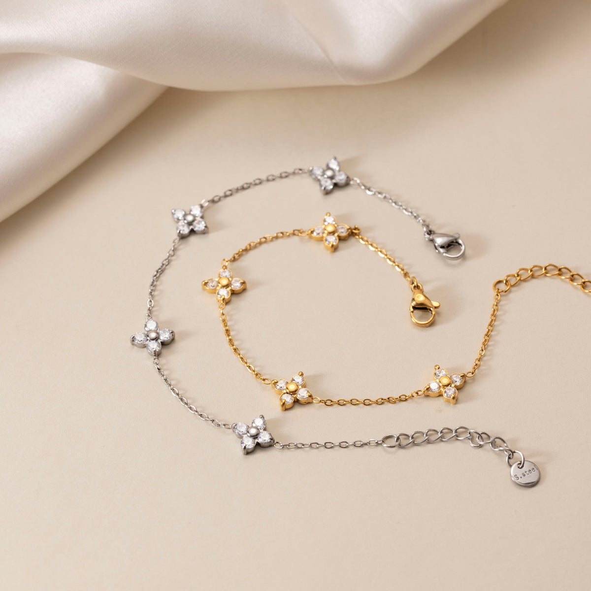 Simple Flower Gold Plated Cubic Zirconia Bracelet 6W6JBR460