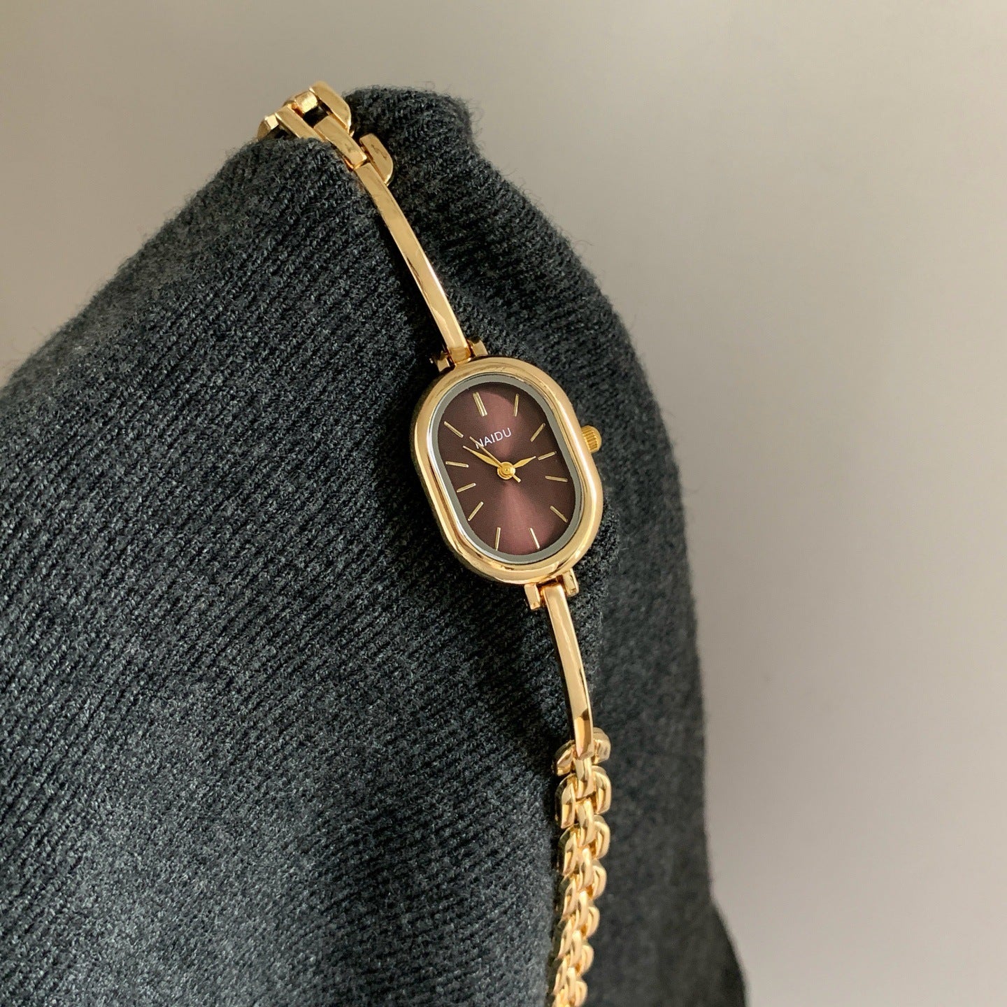 Oval Dial Bracelet Watch - DippedShop Wholesale - #0595