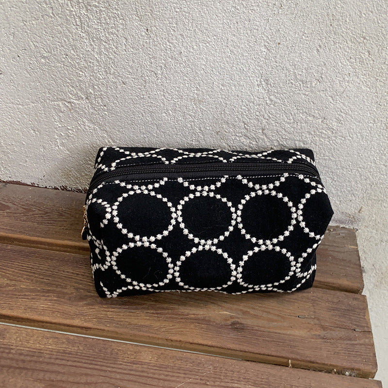 Vintage Embroidery Large Capacity Portable Cosmetic Bag 6S10BOB1024