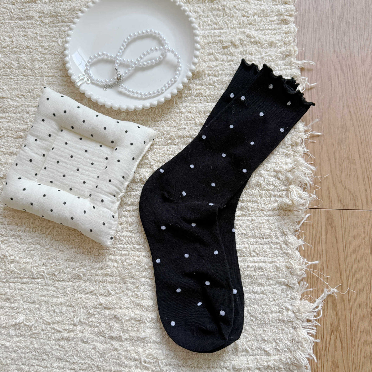 Cute Ruffled Polka Dots Crew Socks 6W8FSO815