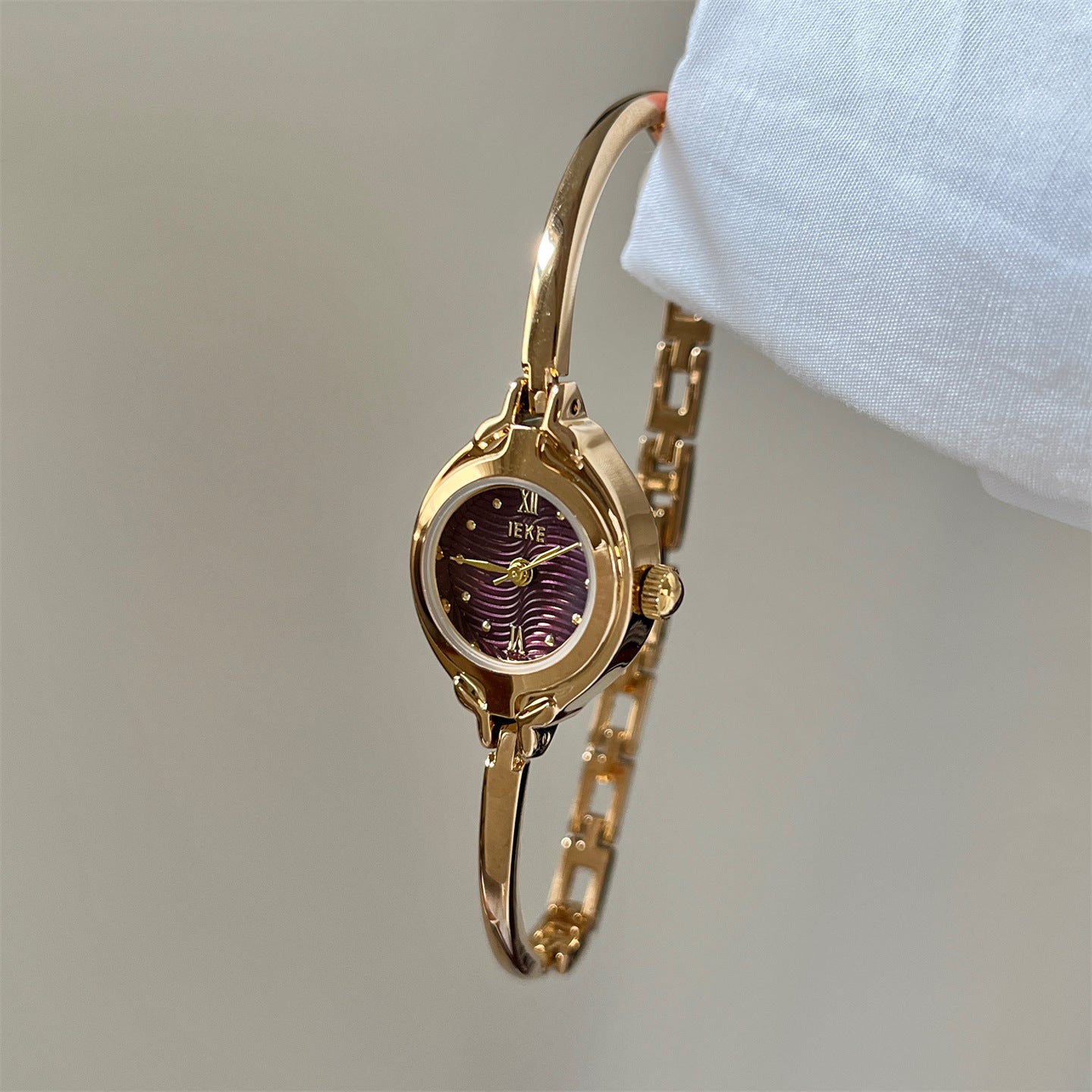 Round Quartz Bracelet Watch - DippedShop Wholesale - #5699