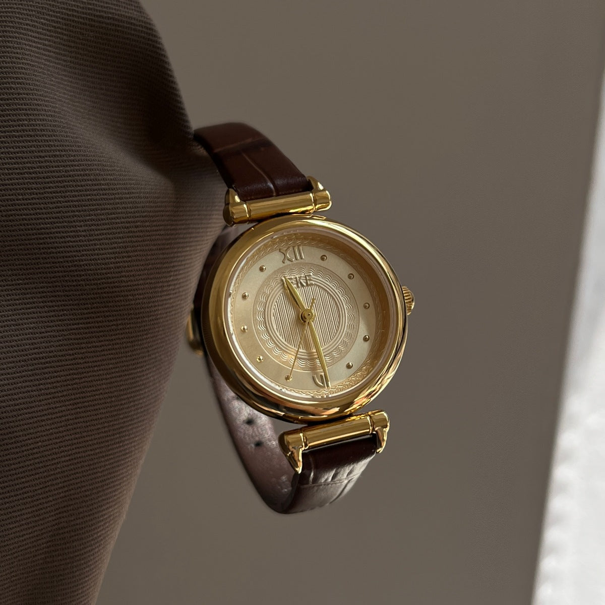 Vintage Leather Quartz Watch - DippedShop Wholesale - #1155