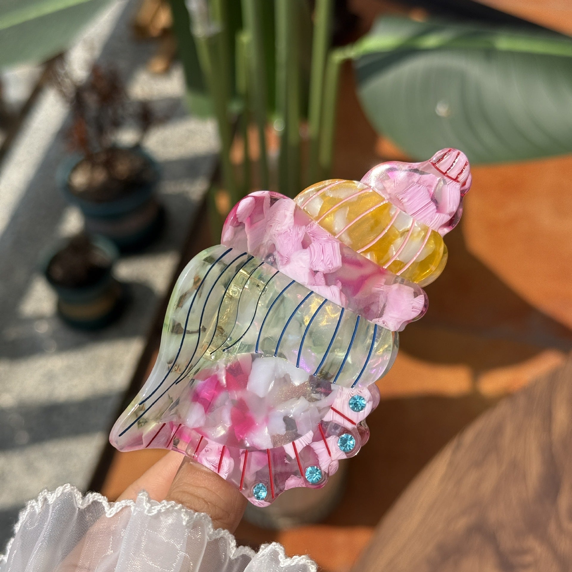 Sweet Heart Rhinestone Seashell Hair Claw 8AS6HCP286L