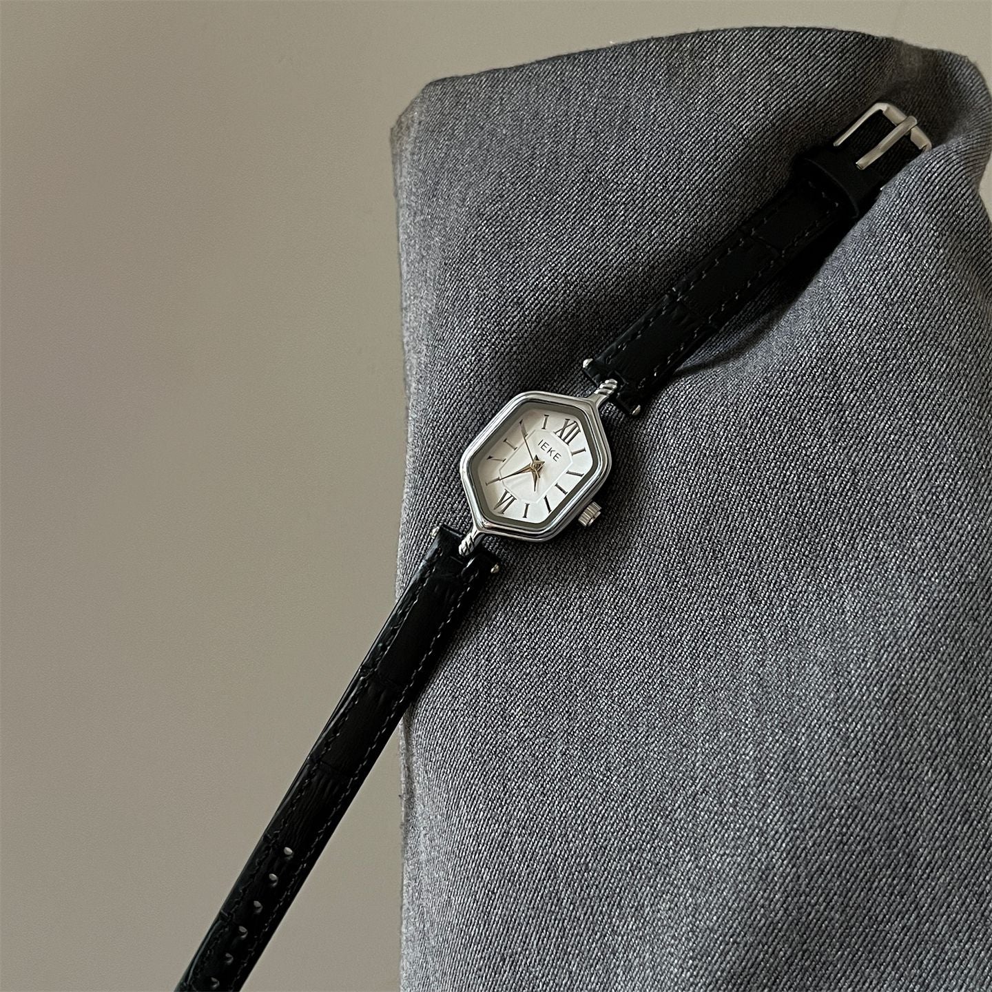 Vintage Leather Strap Watch - DippedShop Wholesale - #6483